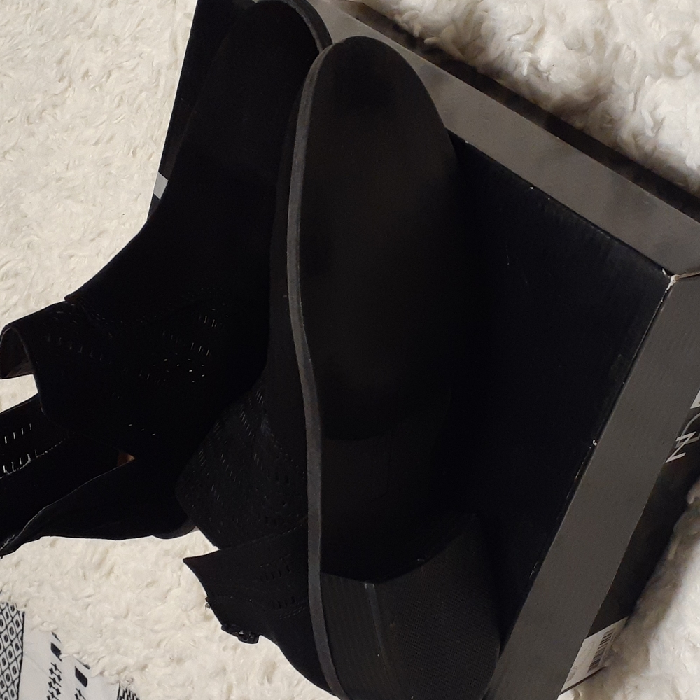Shoes - Picture 4 of 4